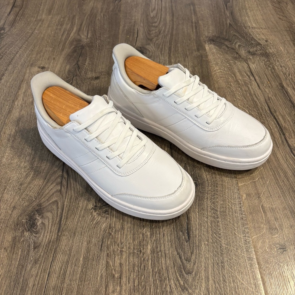 Sleek White Women's Sneakers - Picture 3 of 13